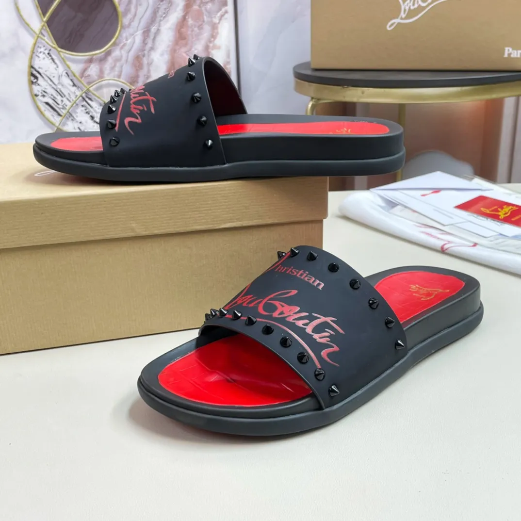 [CL red sole shoes] P: 340💰 size 38-45 Men’s classic slippers, made on the official website 1:1, the original factory specializes in original materials ➖ OEM 3D printed patterns, all hand-nailed and made ➖ Ultra-light non-slip outsole. Super fashionable and super comfortable, handsome on the feet, a must-have for men in summer! !